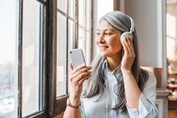 woman listening to audio on phone
